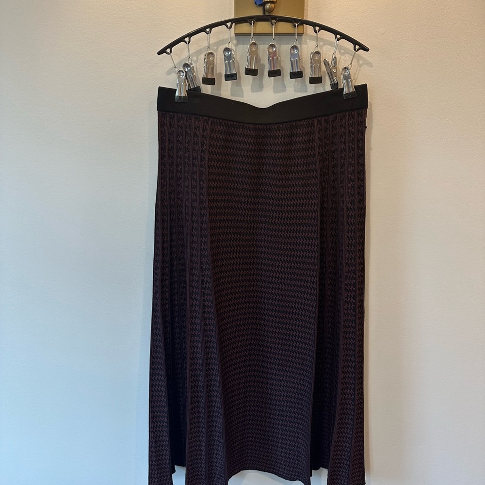 Mistook  knit A-line midi skirt with a houndstooth pattern size small